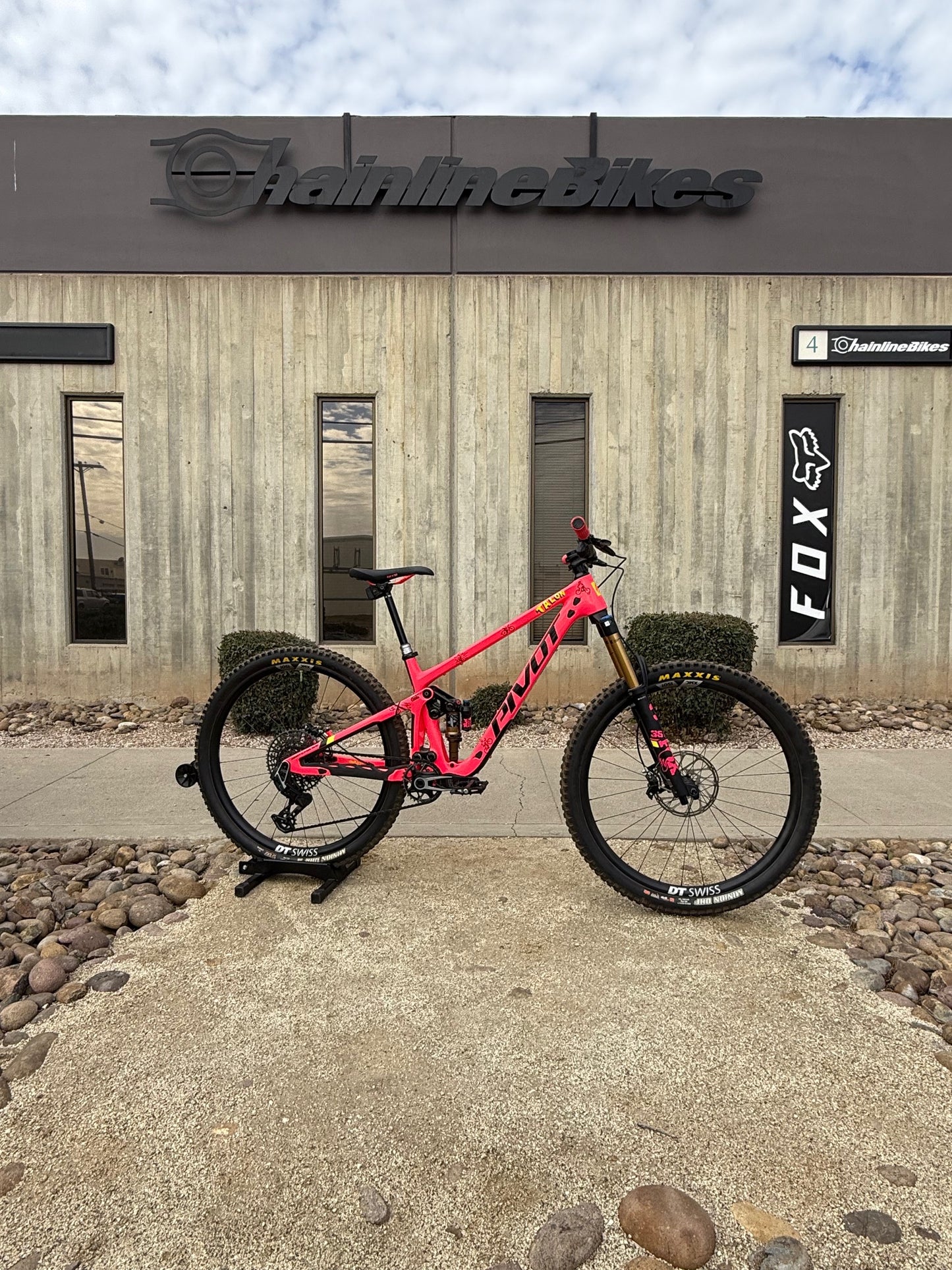 Pivot Switchblade V2 XO TALON *DEMO*